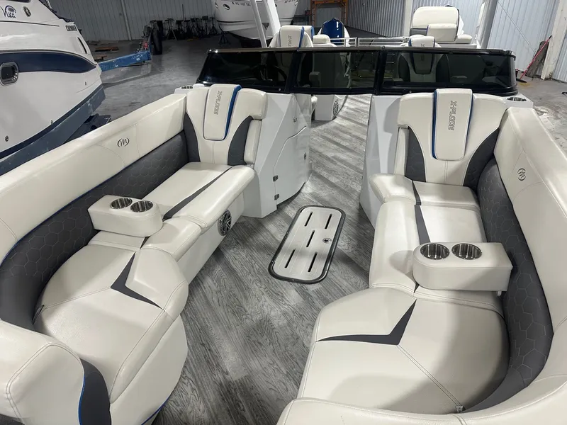 Slide: The Image of Manitou 27 X-Plode SRW SHP Dual Engine 2017 - 9