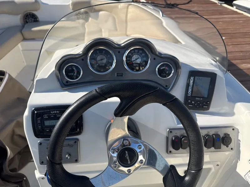 Slide: The Image of NauticStar 203 SC 2015 - 21