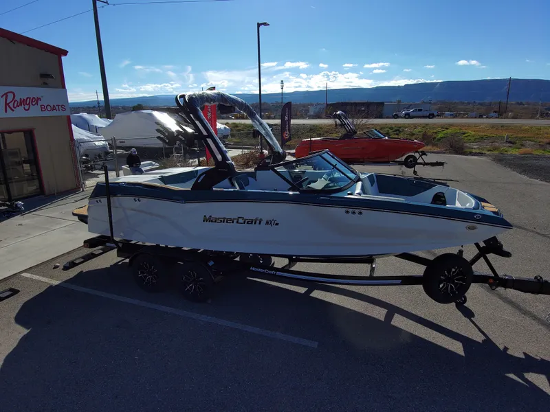 Slide: The Image of MasterCraft NXT22 2026 - 10