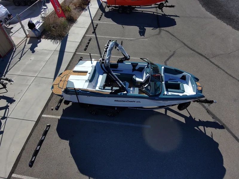 Slide: The Image of MasterCraft NXT22 2026 - 12