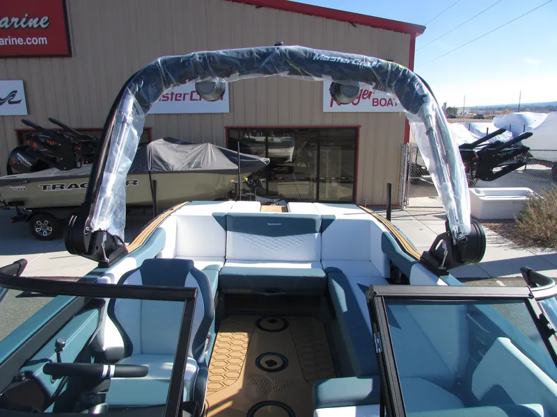 Slide: The Image of MasterCraft NXT22 2026 - 16