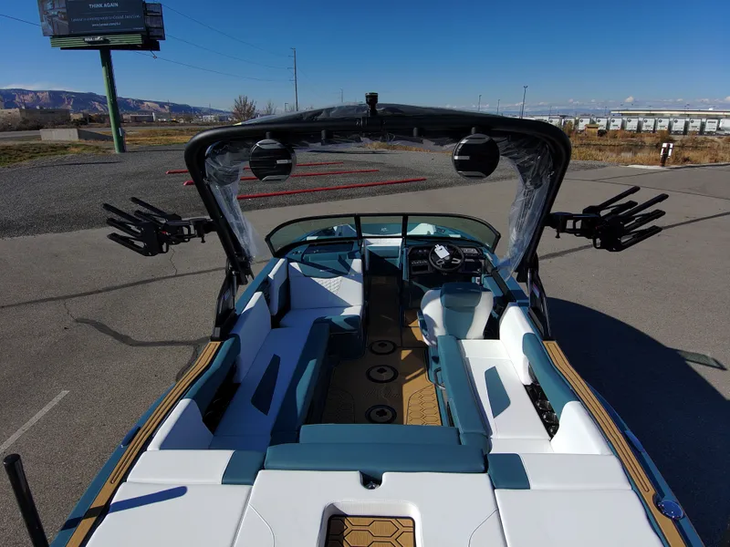 Slide: The Image of MasterCraft NXT22 2026 - 22