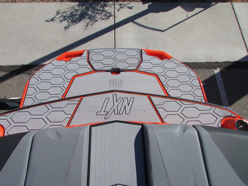 Slide: The Image of MasterCraft NXT22 2026 - 16