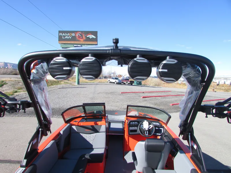 Slide: The Image of MasterCraft NXT22 2026 - 18