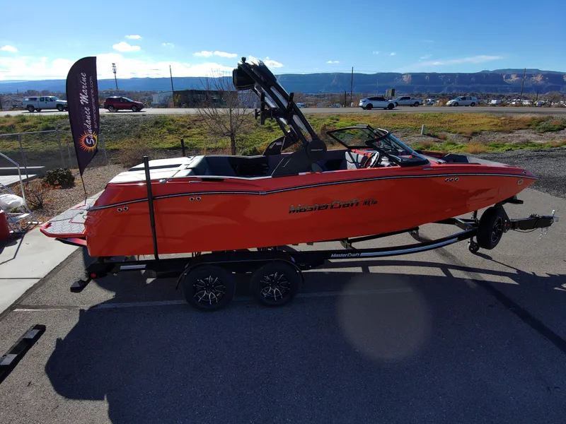 Slide: The Image of MasterCraft NXT22 2026 - 22