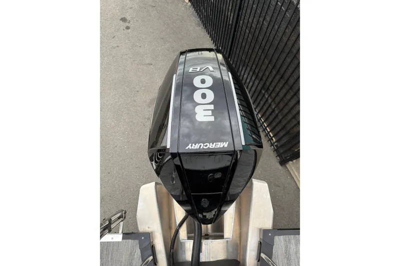 Slide: The Image of Mercury 300 V8 outboard motor on Avalon 2385 LSZ QLS, 2026 model. - 8