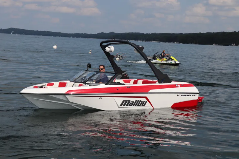 Slide: The Image of Malibu Wakesetter 20 VTX 2022 - 42