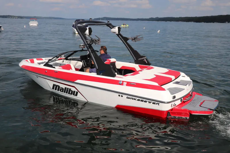 Slide: The Image of Malibu Wakesetter 20 VTX 2022 - 44