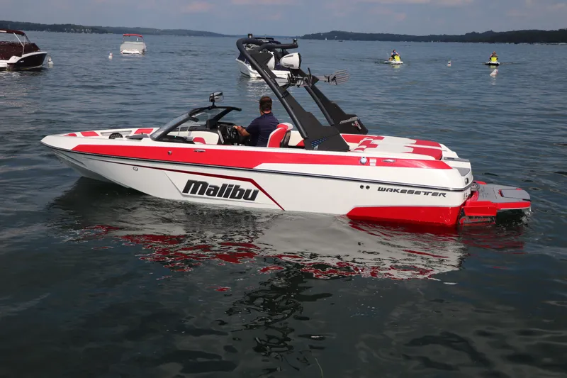 Slide: The Image of Malibu Wakesetter 20 VTX 2022 - 45