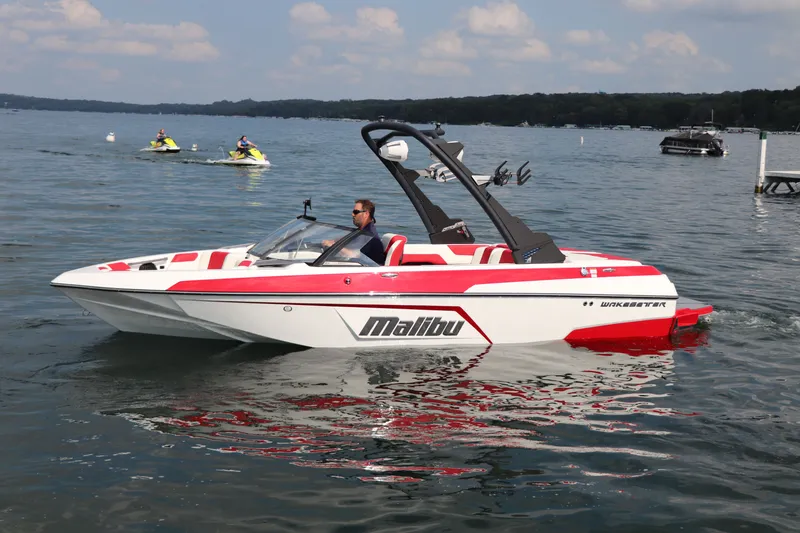 Slide: The Image of Malibu Wakesetter 20 VTX 2022 - 46