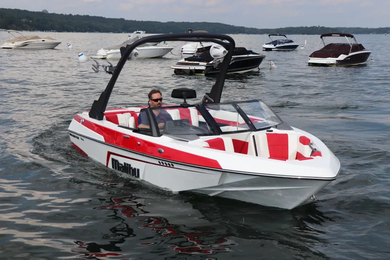 Slide: The Image of Malibu Wakesetter 20 VTX 2022 - 53