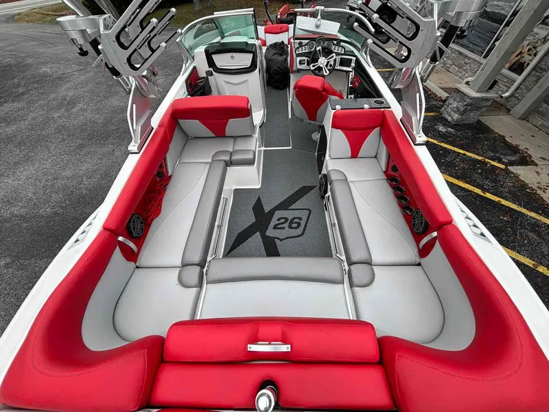 Slide: The Image of MasterCraft X26 2016 - 12