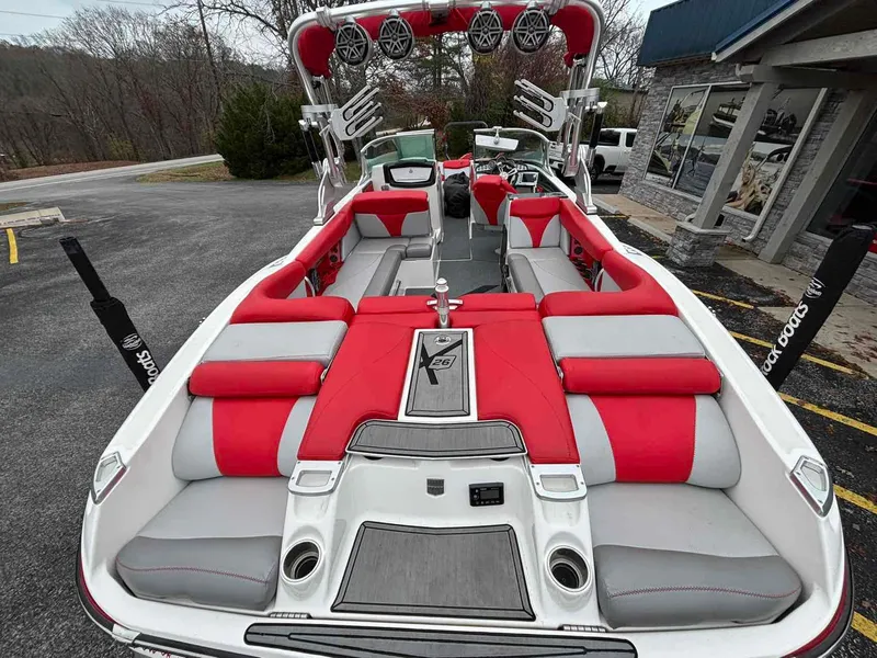 Slide: The Image of MasterCraft X26 2016 - 13
