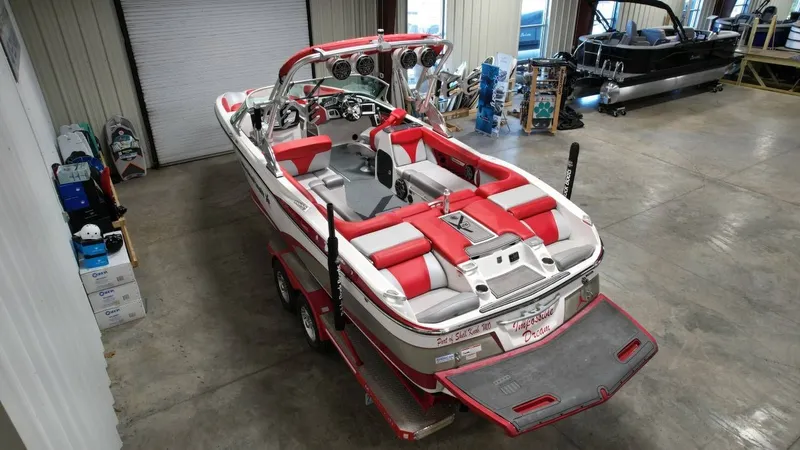 Slide: The Image of MasterCraft X26 2016 - 14