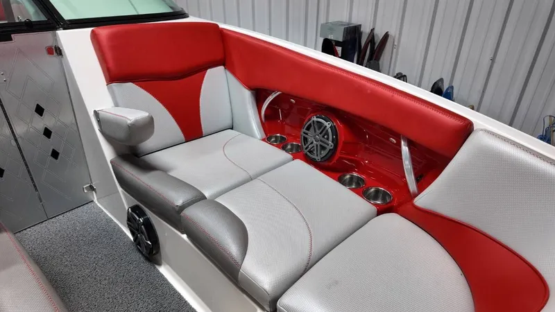 Slide: The Image of MasterCraft X26 2016 - 21