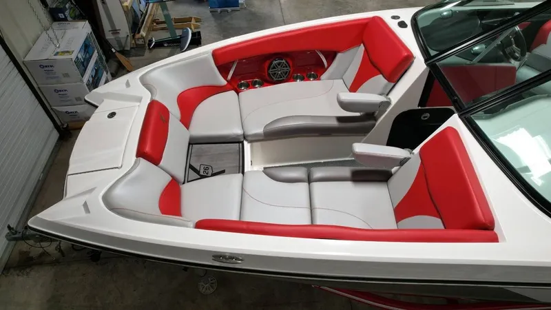 Slide: The Image of MasterCraft X26 2016 - 23
