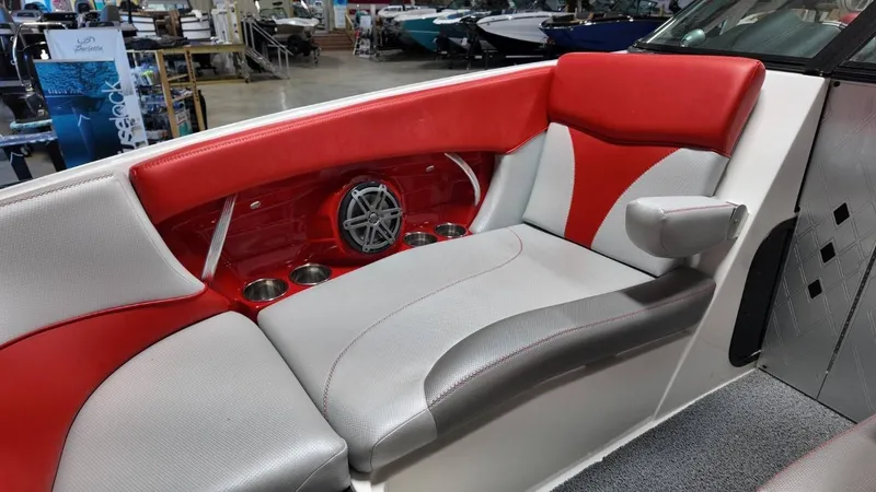 Slide: The Image of MasterCraft X26 2016 - 26