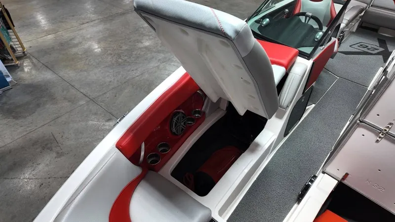 Slide: The Image of MasterCraft X26 2016 - 27