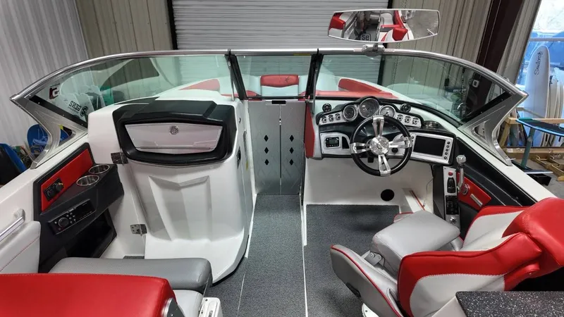 Slide: The Image of MasterCraft X26 2016 - 34