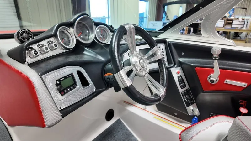 Slide: The Image of MasterCraft X26 2016 - 36