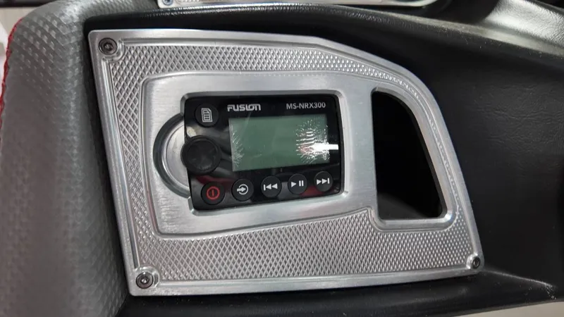 Slide: The Image of MasterCraft X26 2016 - 37