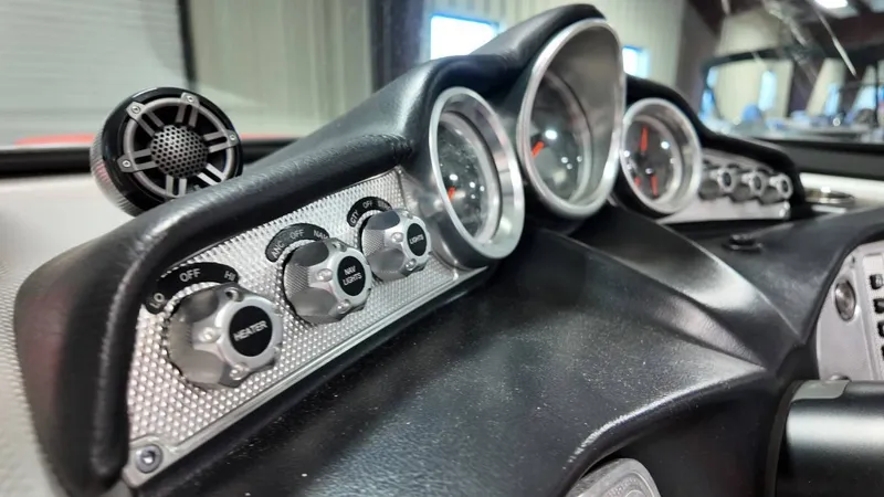 Slide: The Image of MasterCraft X26 2016 - 38