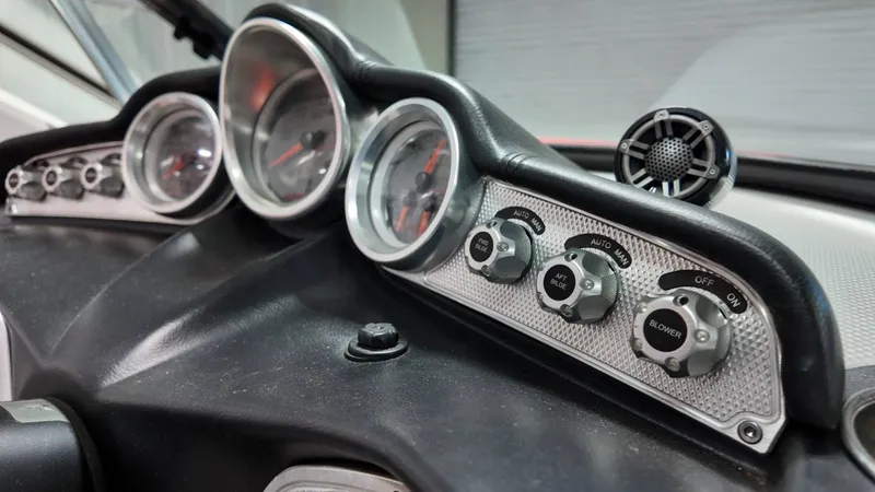 Slide: The Image of MasterCraft X26 2016 - 40