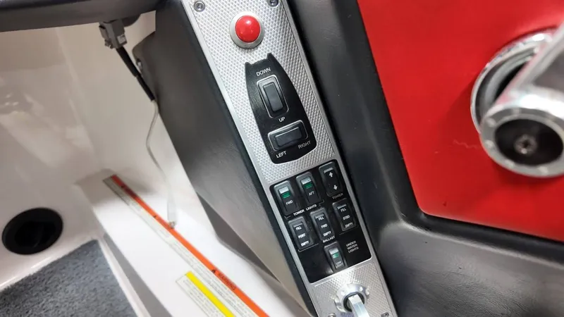 Slide: The Image of MasterCraft X26 2016 - 43