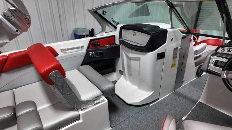 Slide: The Image of MasterCraft X26 2016 - 45