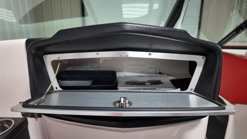 Slide: The Image of MasterCraft X26 2016 - 50