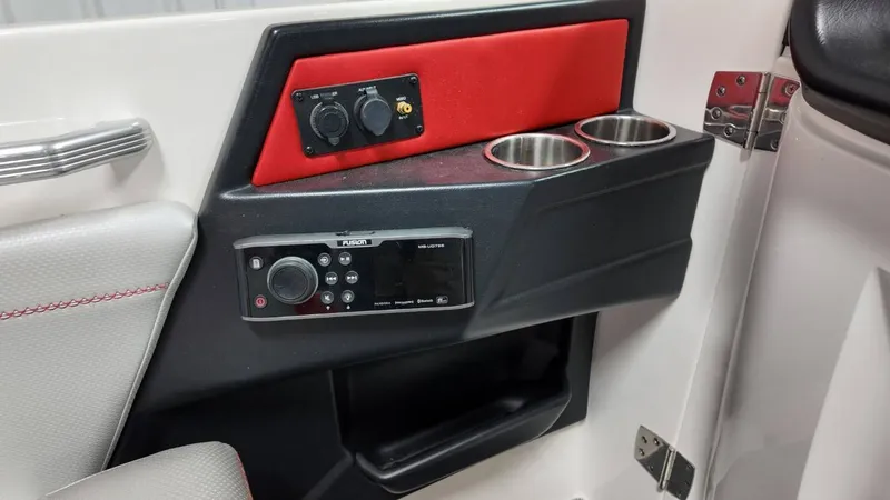 Slide: The Image of MasterCraft X26 2016 - 51