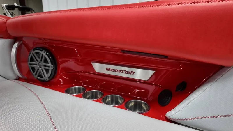 Slide: The Image of MasterCraft X26 2016 - 54