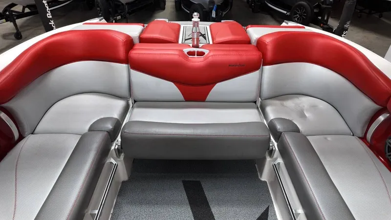 Slide: The Image of MasterCraft X26 2016 - 60