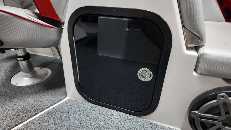 Slide: The Image of MasterCraft X26 2016 - 61