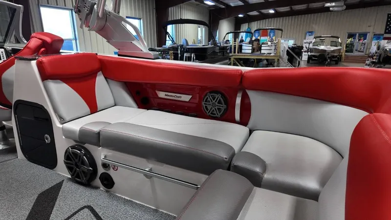 Slide: The Image of MasterCraft X26 2016 - 63