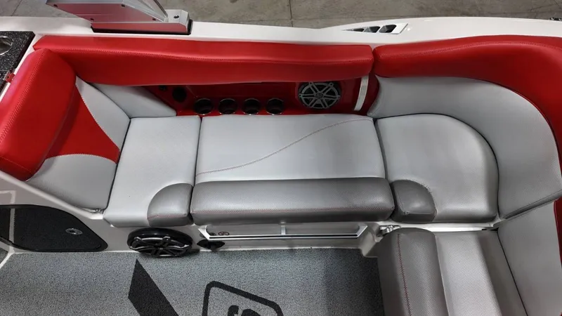 Slide: The Image of MasterCraft X26 2016 - 65