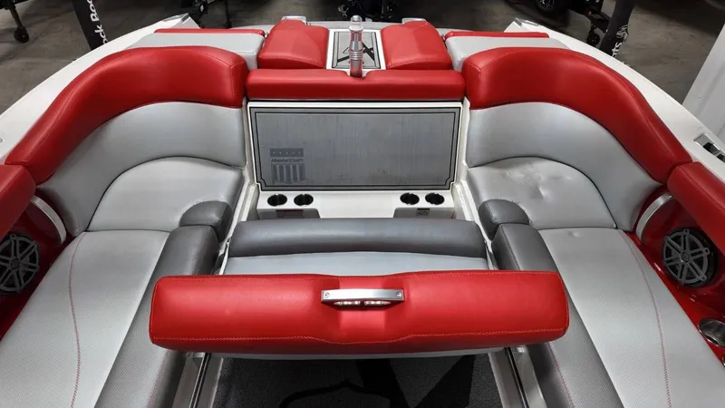 Slide: The Image of MasterCraft X26 2016 - 73