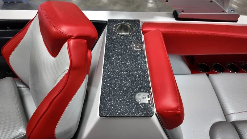 Slide: The Image of MasterCraft X26 2016 - 76