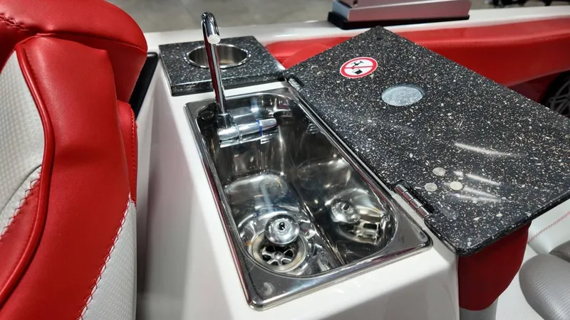 Slide: The Image of MasterCraft X26 2016 - 77