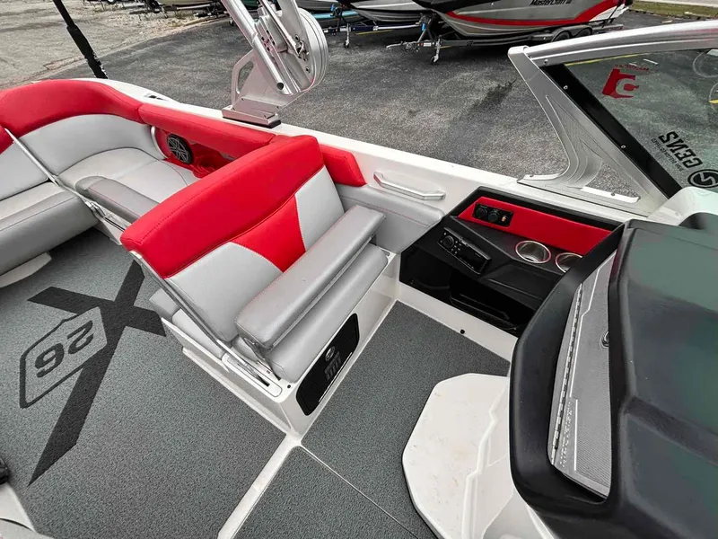 Slide: The Image of MasterCraft X26 2016 - 8