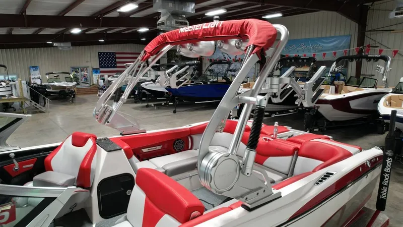 Slide: The Image of MasterCraft X26 2016 - 82