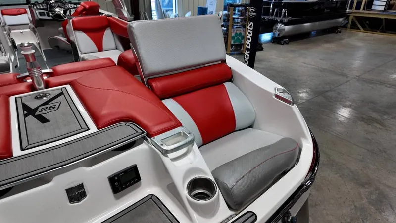 Slide: The Image of MasterCraft X26 2016 - 83