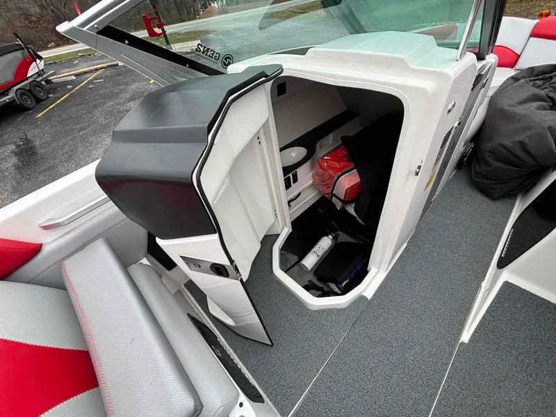 Slide: The Image of MasterCraft X26 2016 - 9