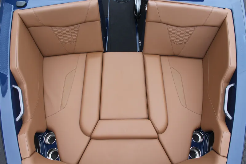 Slide: The Image of MasterCraft NXT22 2026 - 15