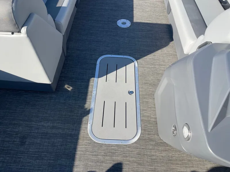 Slide: The Image of Bennington 22 S STERN RADIUS 2024 - 19