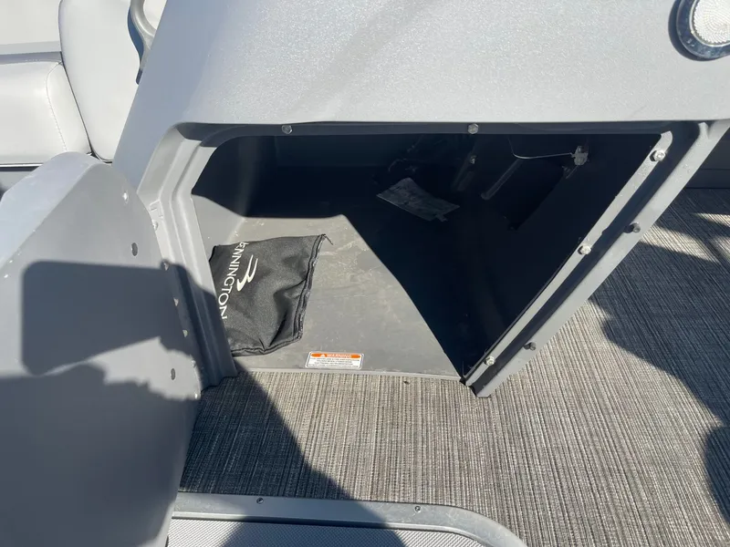 Slide: The Image of Bennington 22 S STERN RADIUS 2024 - 22