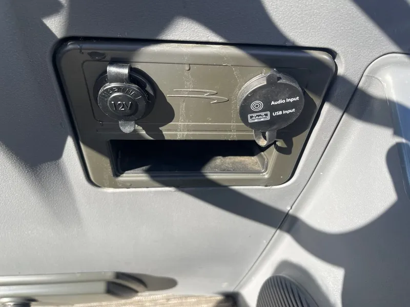 Slide: The Image of Bennington 22 S STERN RADIUS 2024 - 25