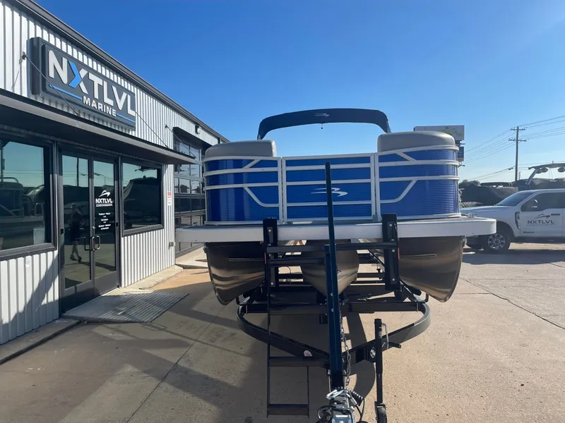 Slide: The Image of Bennington 22 S STERN RADIUS 2024 - 3