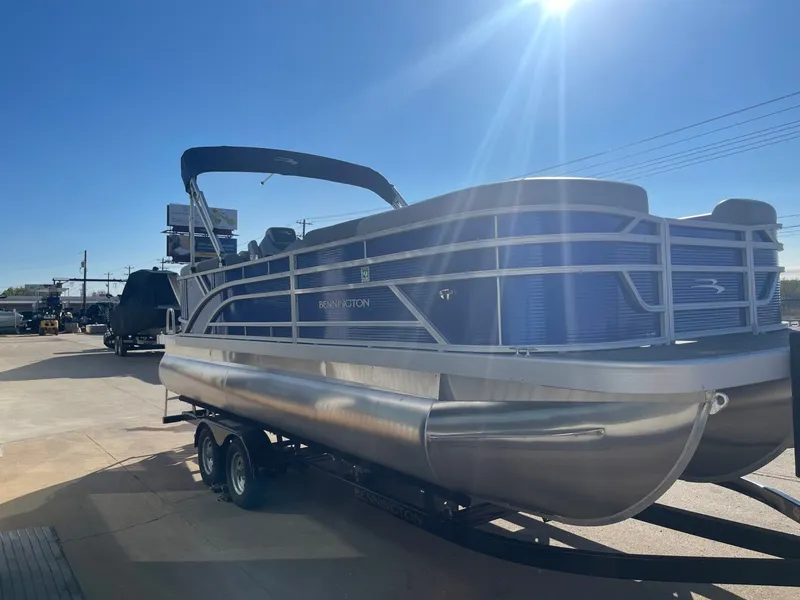 Slide: The Image of Bennington 22 S STERN RADIUS 2024 - 4