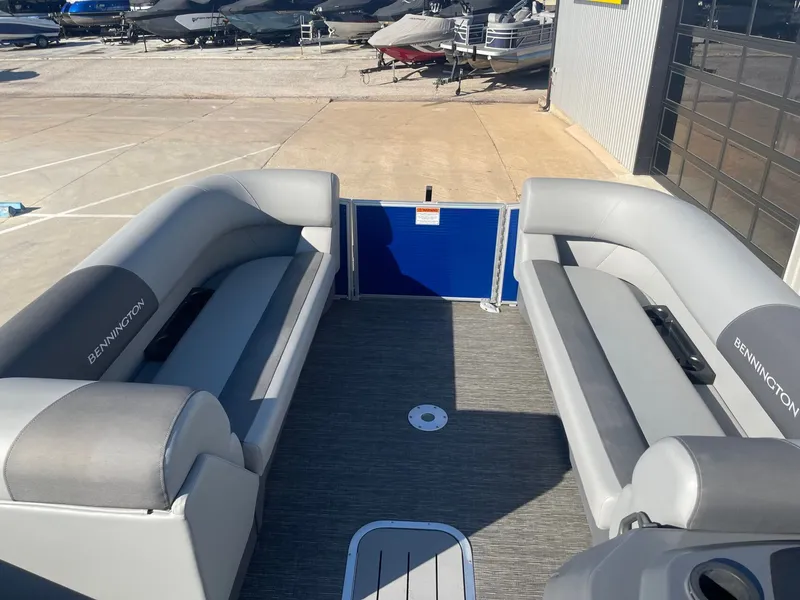 Slide: The Image of Bennington 22 S STERN RADIUS 2024 - 7